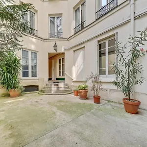 Apartment Charming & Cosy Flat In Heart Of Marais, 2min Walk To Art & Metier Museum, Paris